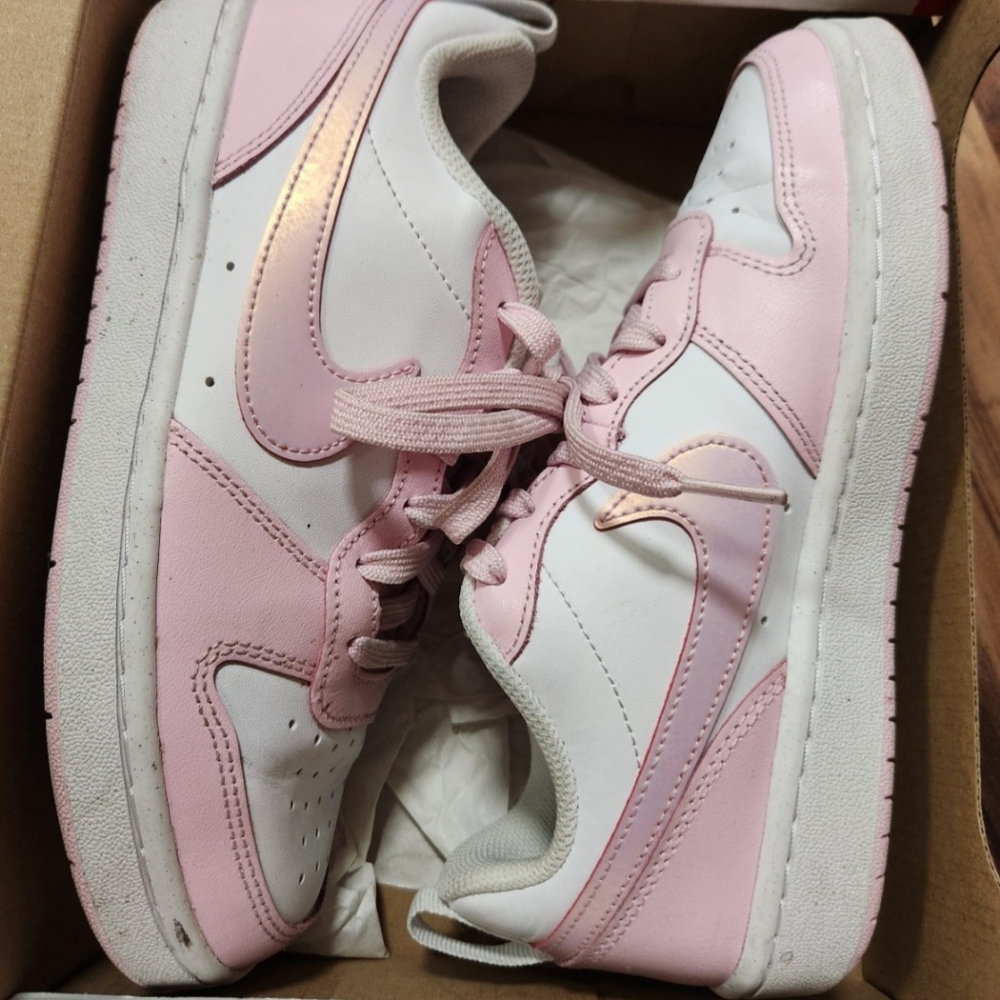 pink and white court borough low 2 se1 gradeschool size 4.5 y